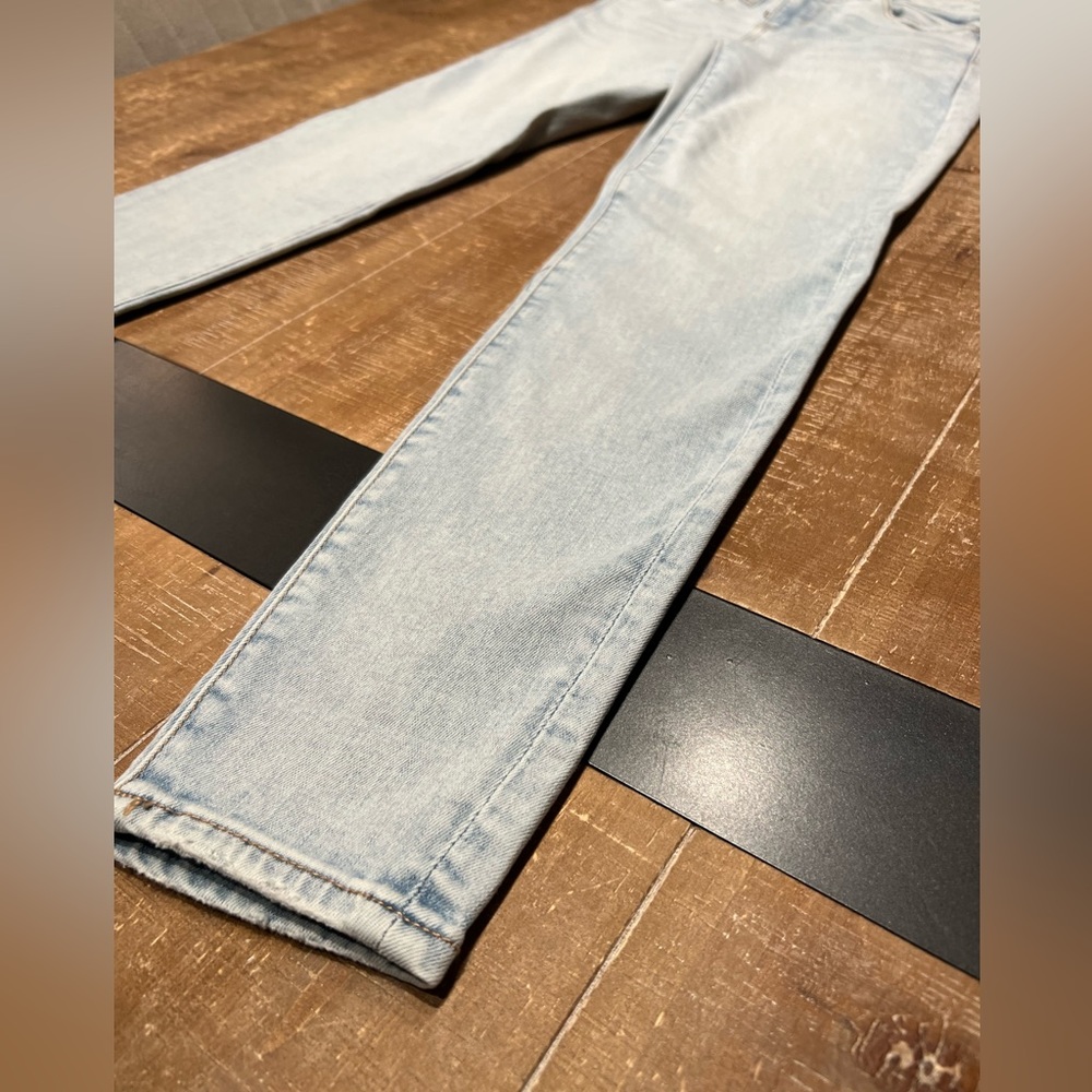 American Eagle - Picture 7 of 12